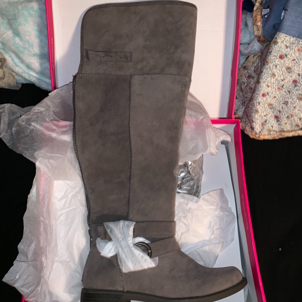 brand new never worn shoe dazzle boots